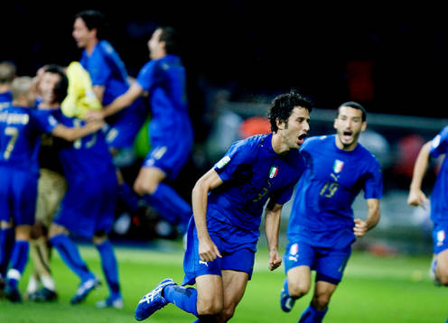   Fabio Grosso, Italien, jubel efter att ha avgjort VM finalen med sin straff.
