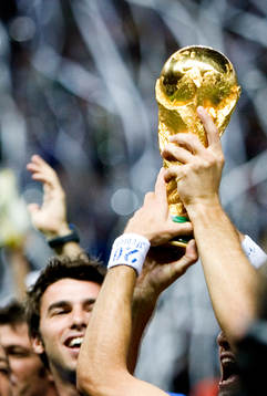 Italien är världsmästare, jubel med pokal.  FIFA VM