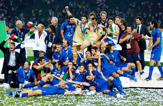 Italien är världsmästare.  Jubel med pokalen. Jubel,