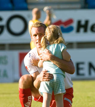 Mikael Roth, Norrköping får en tröstkram