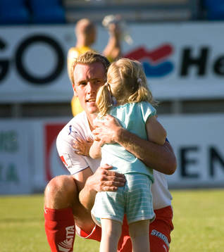 Mikael Roth, Norrköping får en tröstkram