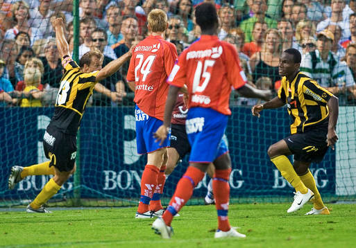 Robert Mambo-Mumba, Häcken (th) har gjort 2 - 1. Hans