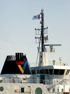 Flaggan hissad på båtarna