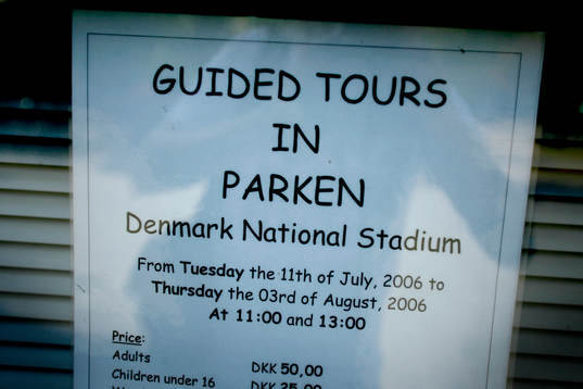 Parken i Köpenhamn, skylt som visar att det finns guidade