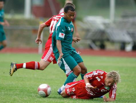Kali Ongala, Väsby och Emil Johansson, Degerfors