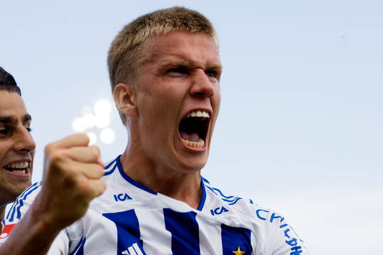   0-1 Pontus Wernbloom, som skriker ut sin glädje.