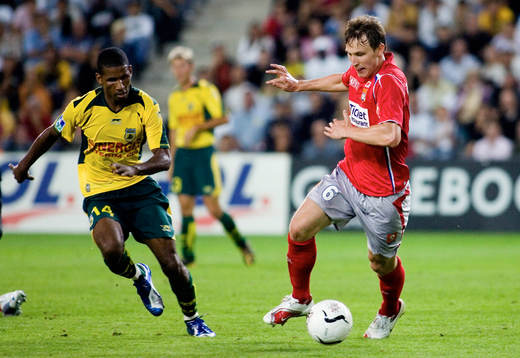  Kim Källström, Lyon och Alioum Saidou, Nantes.
