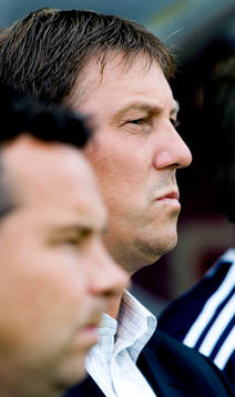 Kjell Jonevret, tränare i Djurgården. Stefan Rehn i