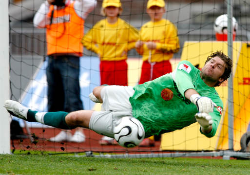 Petter Wastå, målvakt räddar Djurgårdens straff