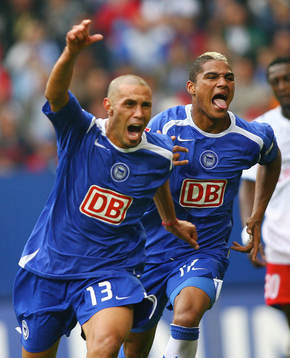  Christian Gimenez och Kevin Boateng, Hertha, jubel efter 1-1.