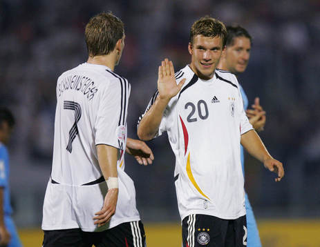 Lukas Podolski  och Bastian Schweinsteiger, jubel efter 0-2