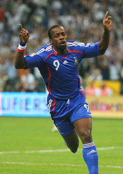  Sidney Govou, Frankrike, jubel efter 1-0. 