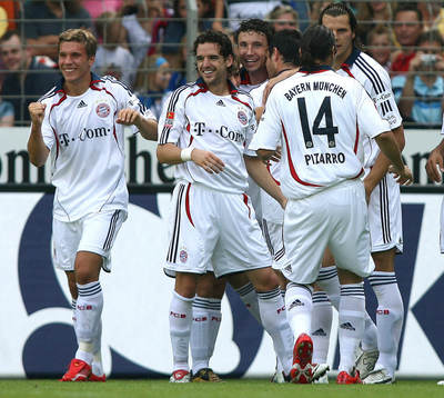  Jubel i München efter Mark van Bommel, gjort 0-1.