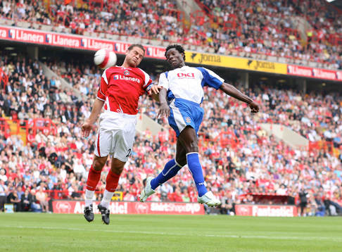  Benjani Mwaruwari, Portsmouth och Luke Young, Charlton.