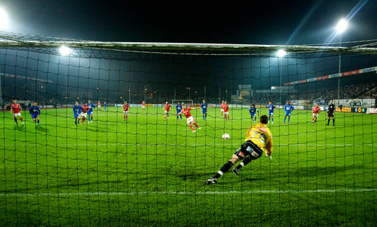 Delvin Countess, (målvakt) Öster går åt rätt håll och