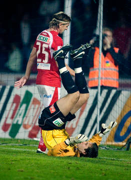 Delvin Countess (målvakt) Öster, gjorde en kanon