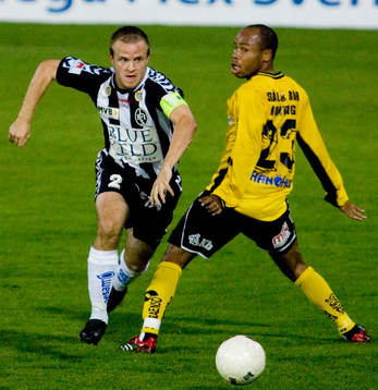  Johan Norell, Landskrona tar sig förbi Jermayne Hue, Mjällby