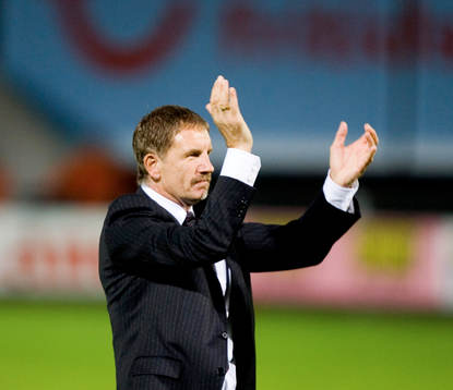 Stuart Baxter, tränare, Helsingborg. tackar publiken