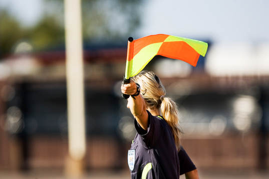 Flagga, linjeflagga, assisterande domare, linjedomare