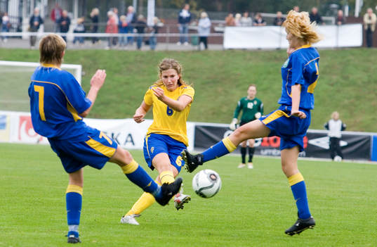   Emma Berglund, Sverige, Birvagen och Ailya Suleimenova, Kazakstan.