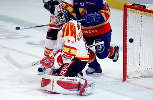 Robert Kristan, målvakt, Brynäs släpper in 2-1 av Pär