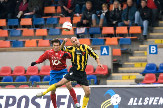 Paulo Figueiredo, Öster, i nickduell med Teddy Lucic,