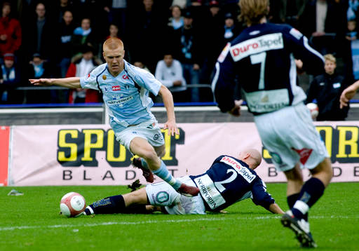 Emil Hallfredsson, Malmö, spelar fram till 2-0