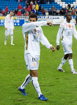 Ailton Almeida lämnar deppande planen