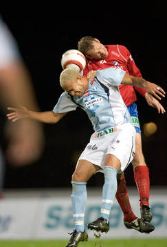 Fredrik Bild nickar undan framför Junior