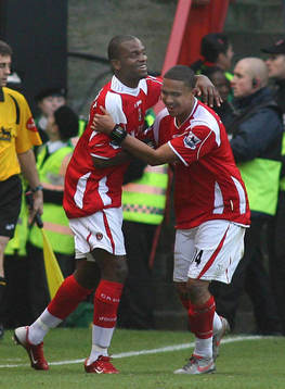 Darren Bent, Charlton, jubel med  Jerome Thomas.