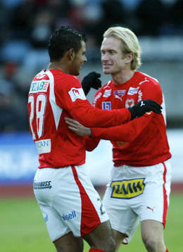  Niklas Kaldner gratulerar Ari da Silva Ferreira, Kalmar,  jubel