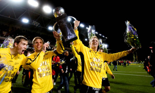  Anders Svensson och Mathias Svensson jublar efter SM-Guld. Svenska Mästare, guld, pokal.