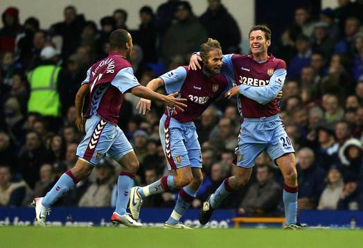  Chris Sutton och Olof Mellberg, Aston Villa (Jubel)