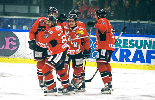 Andrej Nedorost har gjort 1 - 0 till Mif. Jubel