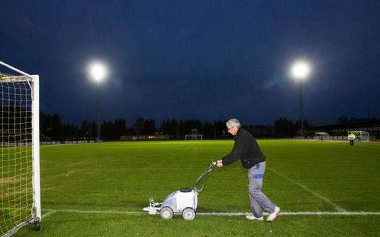 Österås idrottsplats i Hässleholm, arena. Elljus,