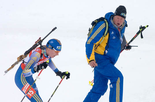 Tränare Wolfgang Pichler manar på Johanna Holma i