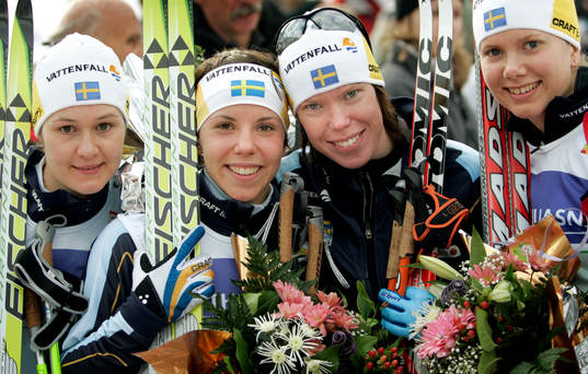 Sverige kom tvåa och tog silver. I laget: Charlotte Kalla,