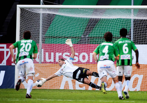 Dime Jankulovski, målvakt GAIS, räddar straffen