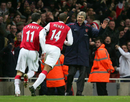  Arsene Wenger, Manager, Thierry Henry och Robin Van Persie, Arsenal (Jubel)