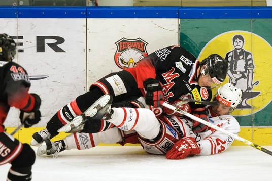 Jan Öberg, Malmö, trycker ner Magnus Nilsson, Timrå