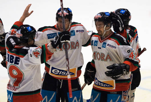  Mål jubel efter 0-1 av Mikko Kurvinen, Mora.      