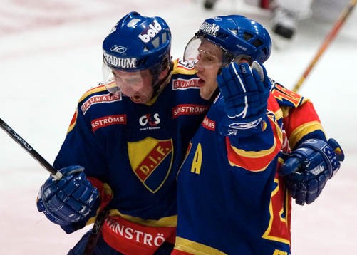  Nichlas Falk och Christian Eklund, Djurgåden jublar efter mål av Falk.      
