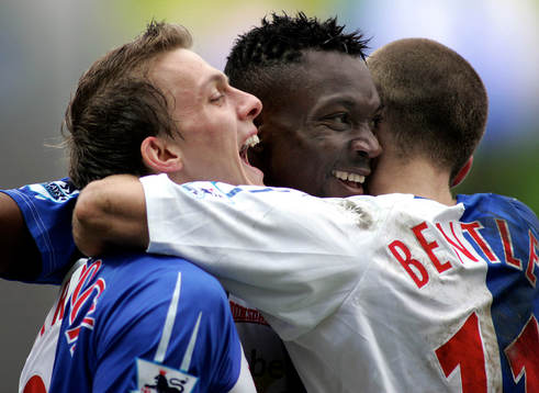  Stephen Warnock, Shabani Nonda jubel med David Bentley.