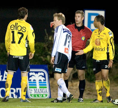 Utvisning, Leandre Griffit, James Keene protesterar