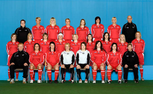  Bakre raden från vänster: Anna Trogen (Skadebehandlare), Sandra Krantz, Sarah Olsson, Anna Larsson, Karin Neuman, Madeleine Tegström, Emma Eriksson, Rune Gustavsson (Materialansvarig)  Mellersta raden från vänster: Cecilia Abrahamsson, Camilla Sanderheim, Sofia Fröidstedt, Nicolina de Salareff, Therese Larsson, Besmira Morina, Rebecka Blennow, Elin Osbeck, Linnéa Liljegärd. Främre raden från vänster: Krister Engström (Tränare), Nettan Hofling (Ass.tränare), Linda Uddenstig, Malin Andersson, Nina Fellbrandt, Josefine Persson, Charlotte Abrahamsson, Pia Dittmer (Lagledare). 