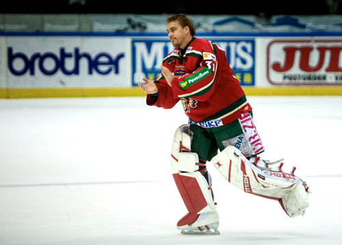 Tommy Salo tackar publiken