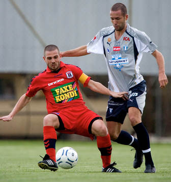Gabriel uppenbarade sig åter i MFF-tröjan, här