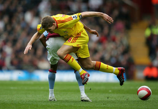  Steven Gerrard, Liverpool och Ashley Young, Aston Villa