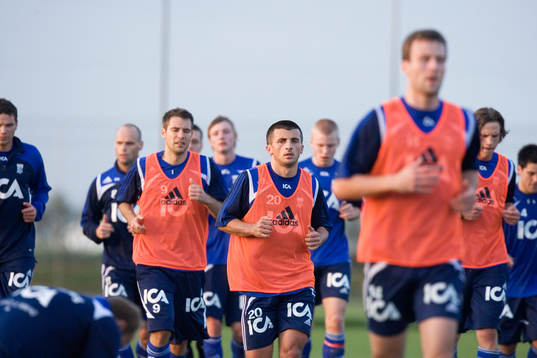 Stefan Selakovic och Eldin Karisik ser trötta ut på