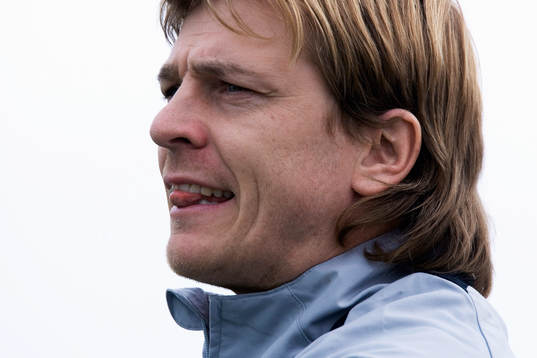 Tony Gustavsson, tränare, Hammarby, med tungan rätt i mun